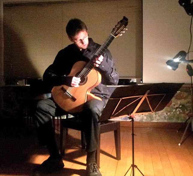 Bruce Paine playing solo at the Auckland Guitar Society meeting on August 12th 2012