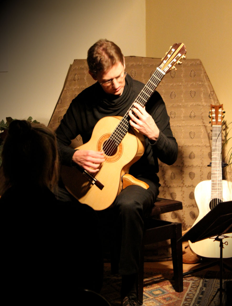 Bruce Paine playing a Torres guitar copy by Rod Capper Bruce Paine playing a Torres guitar copy by Rod Capper
